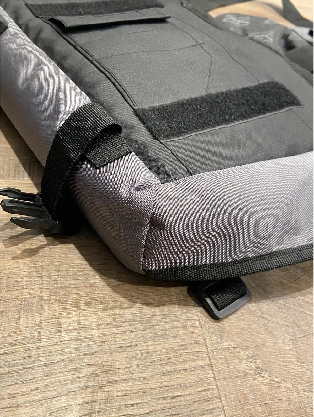 Alpha Outpost Messenger Bag Zip Buckle Satchel Pockets Hook and Loop M